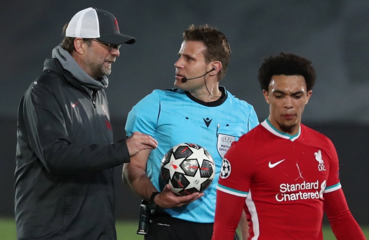 （粤港澳全运会）一张球场合影，照见相融的力量