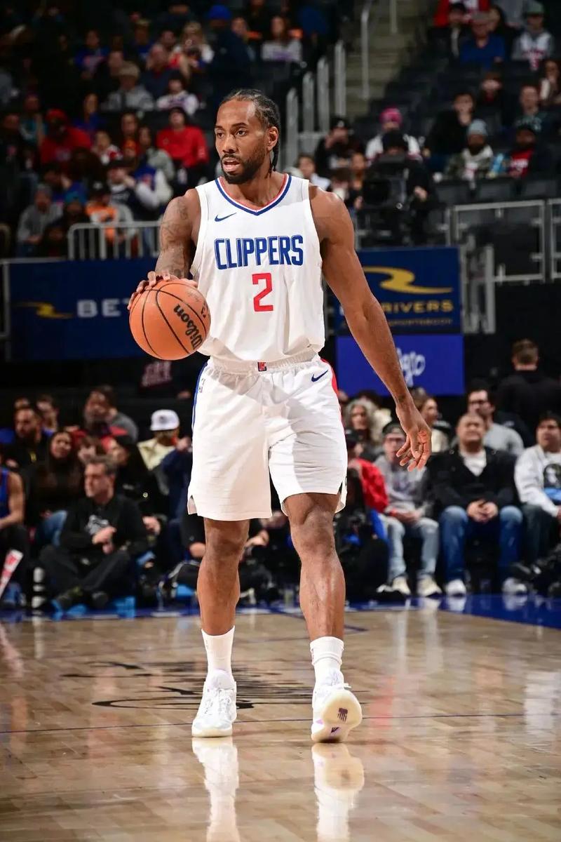 不到24岁！杰伦·约翰逊成为历史上砍下20+15+15最年轻前锋