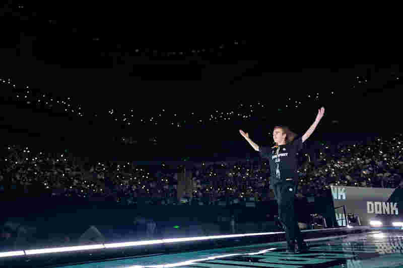 什么是“博弈中的信念修正”？解析在德扑中根据对手动作更新概率的过程。（博弈中的信念更新：德扑中如何基于对手动作调整概率）