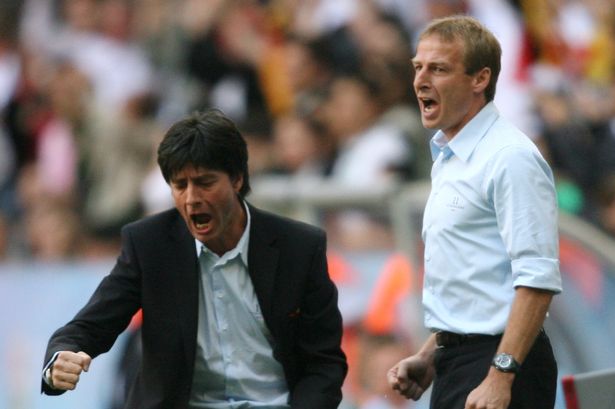 开小会？巴媒：安帅今日训练开始前和维尼修斯交谈了3分钟